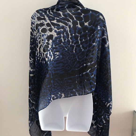 NWOT Blue Grey Animal Print Shawl Spring Scarf Head Wrap - Picture 4 of 15